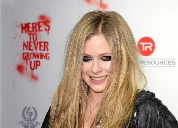 Avril Lavigne Net Worth, Family, Bio, Height, Awards