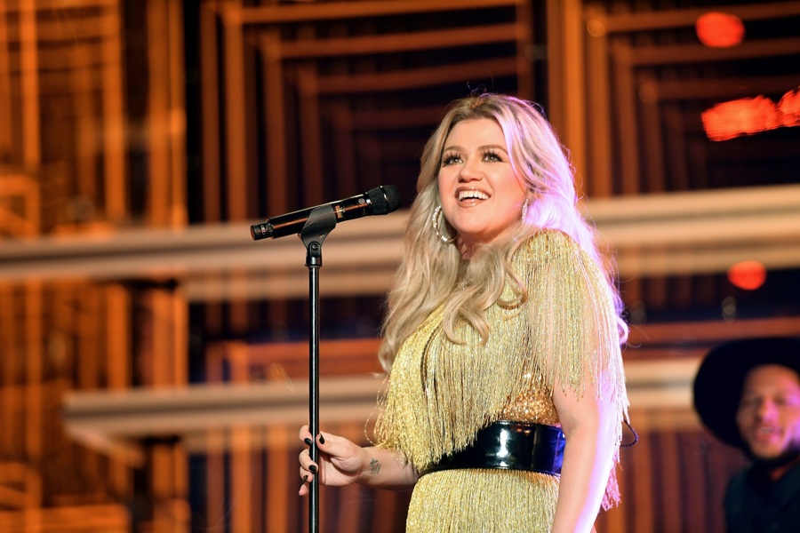 Kelly Clarkson Net Worth, Biography, Career, Awards, Facts